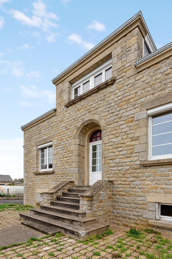 Loft British Au Pied Du Mont ! Lägenhet Pontorson Exteriör bild