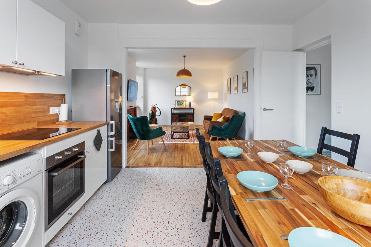 Loft British Au Pied Du Mont ! Lägenhet Pontorson Exteriör bild