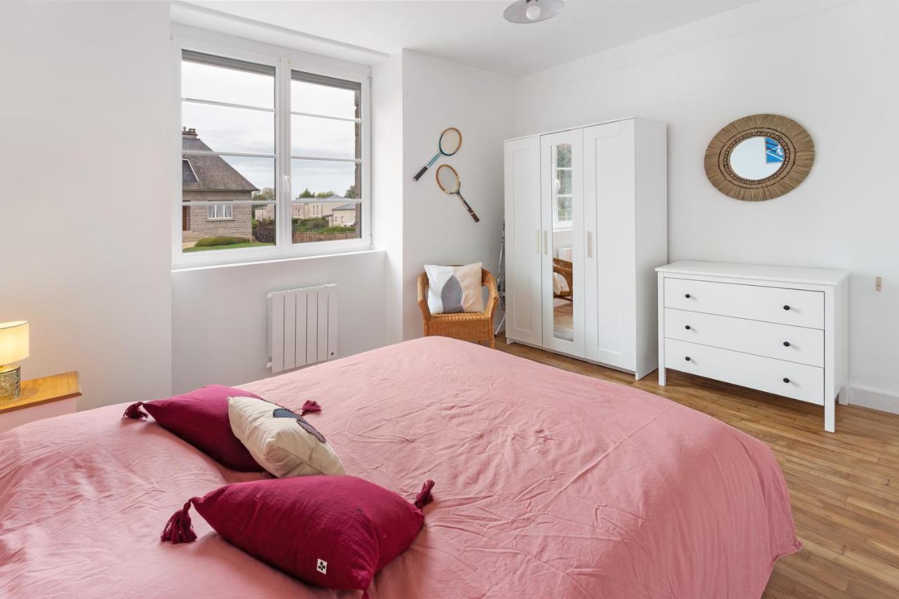 Loft British Au Pied Du Mont ! Lägenhet Pontorson Exteriör bild