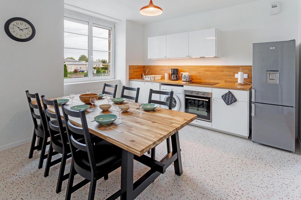 Loft British Au Pied Du Mont ! Lägenhet Pontorson Exteriör bild