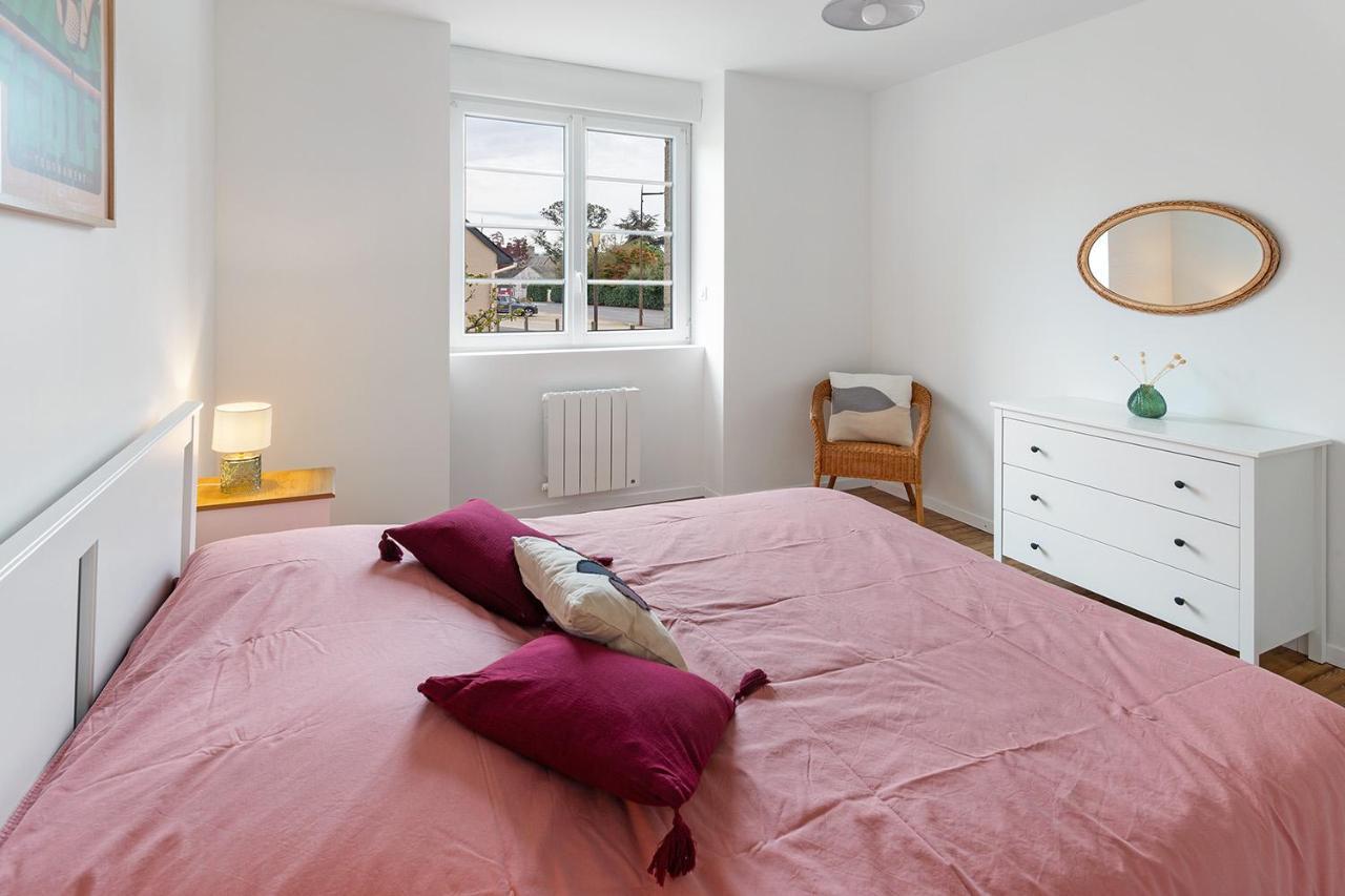 Loft British Au Pied Du Mont ! Lägenhet Pontorson Exteriör bild