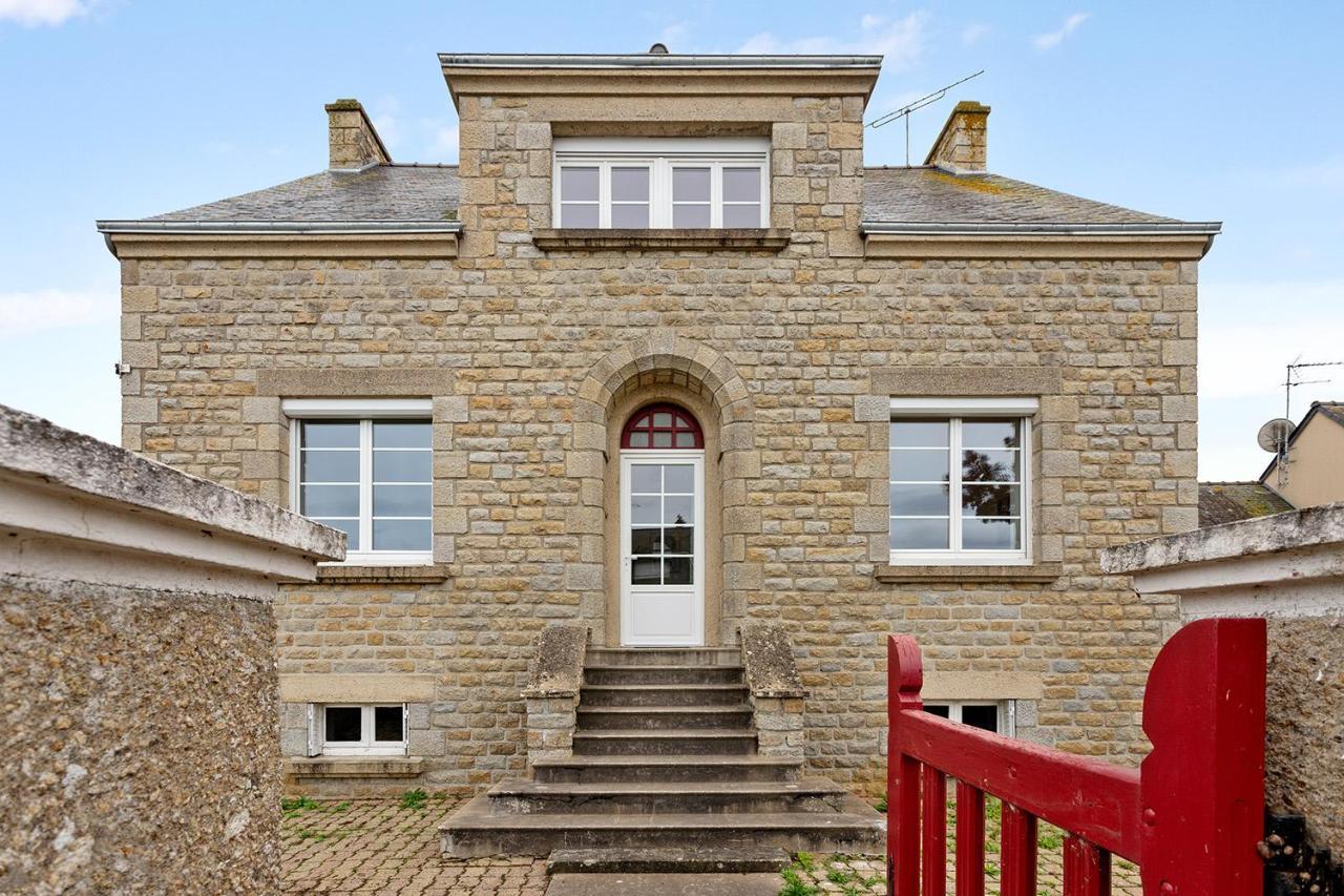 Loft British Au Pied Du Mont ! Lägenhet Pontorson Exteriör bild