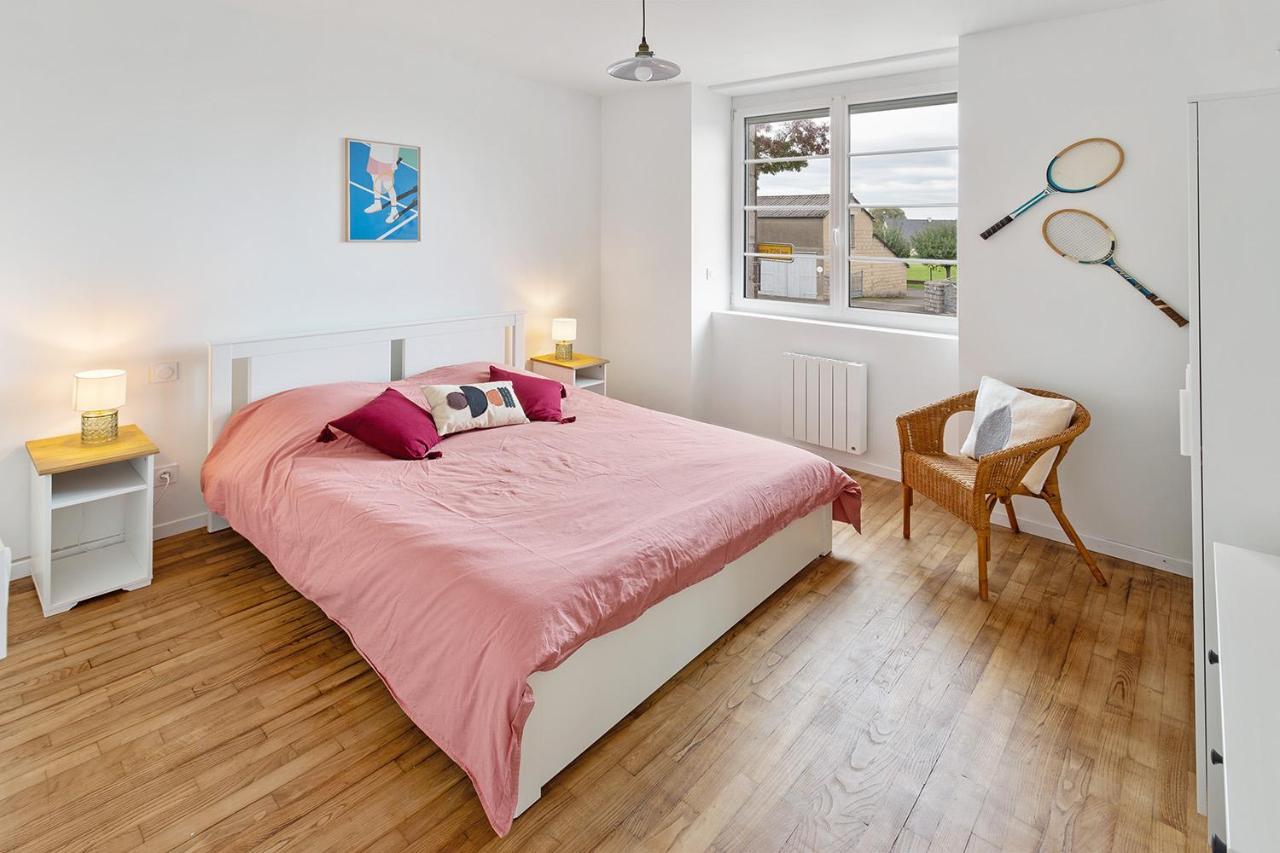 Loft British Au Pied Du Mont ! Lägenhet Pontorson Exteriör bild