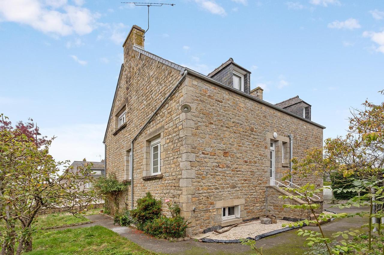 Loft British Au Pied Du Mont ! Lägenhet Pontorson Exteriör bild