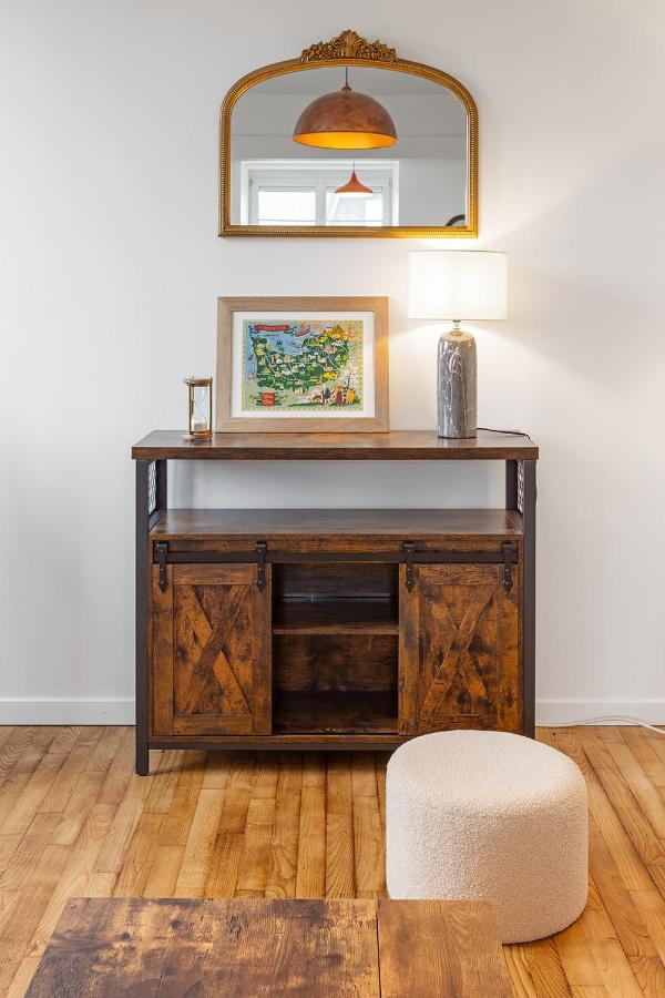 Loft British Au Pied Du Mont ! Lägenhet Pontorson Exteriör bild